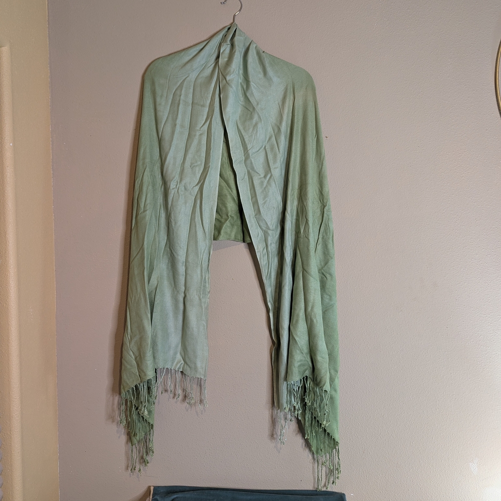 Elegant Green Scarf with Fringe